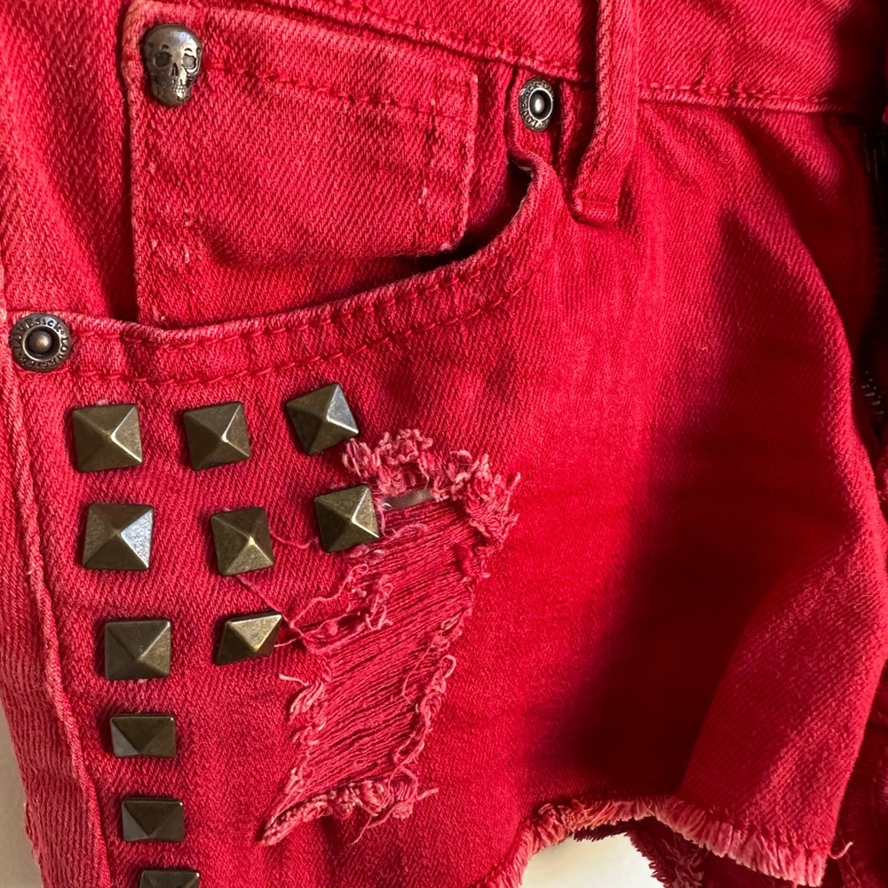 Lovesick Red Short - Picture 3 of 6